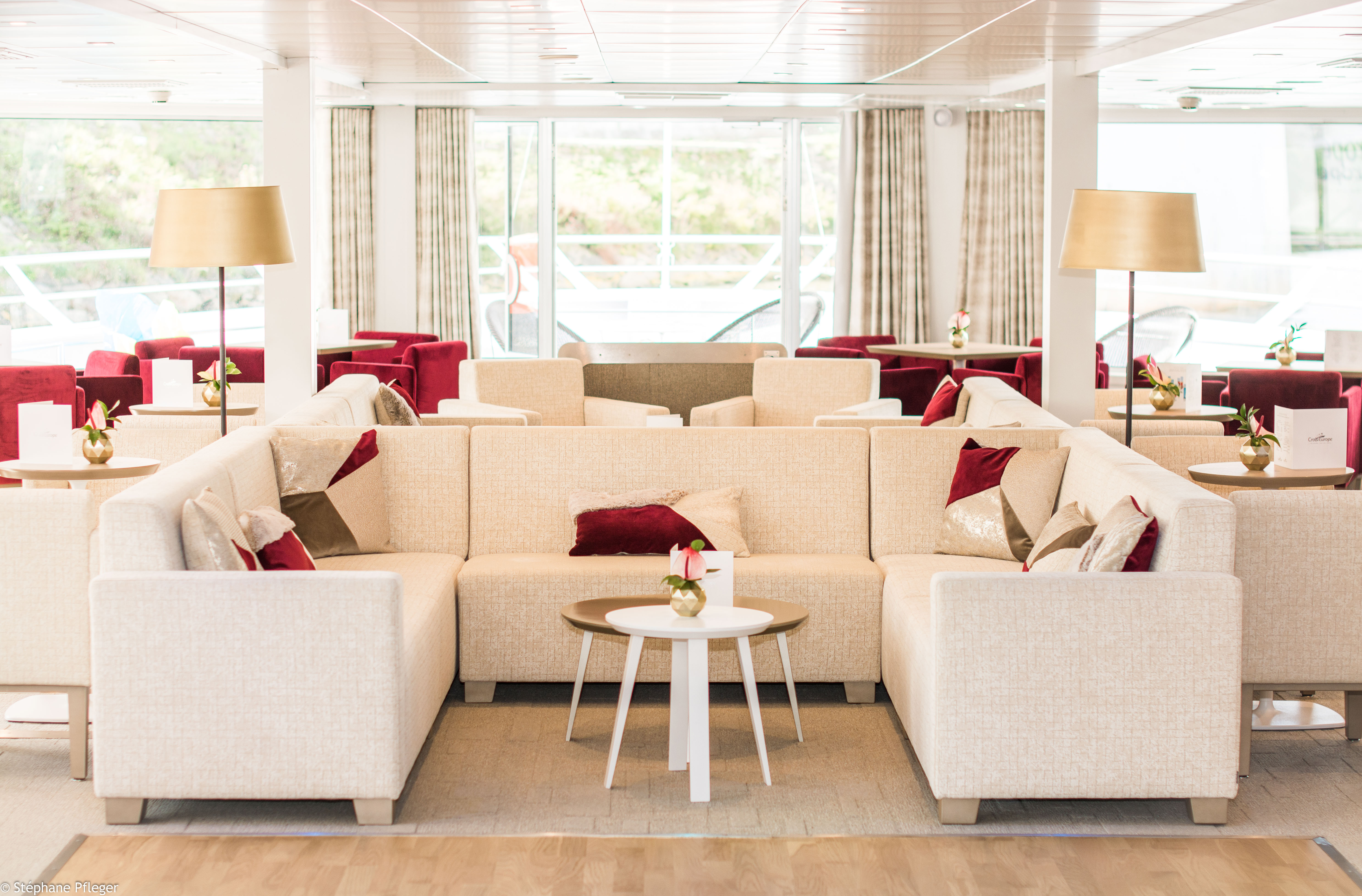 CroisiEurope MS Miguel Torga Bar Lounge 7.jpg